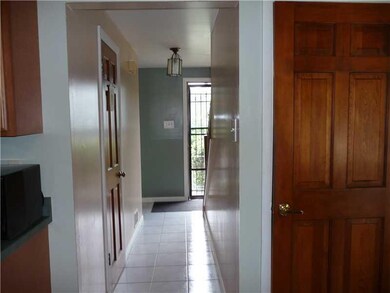 Entry/Foyer.