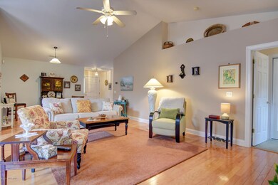 4101 Rounding Bend Ln-large-006-5-DSC 51