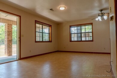 2703 E 2010 Rd, Hugo, OK 74743 - photo 5