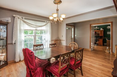 1402 Stanford Cir, Carpentersville, IL 60110 - photo 5