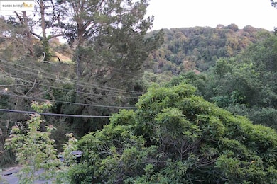 unlisted-address, Oakland, CA 94605 - photo 3