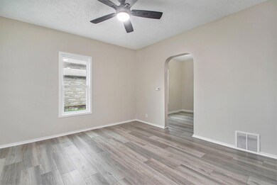 816 Tipton St, Elkhart, IN 46516 - photo 4