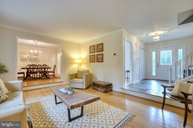 12134 Folkstone Dr, Herndon, VA 20171 - photo 5