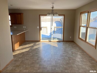 1226 W 61st St, Davenport, IA 52806 - photo 3