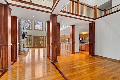 Foyer/Dining Room to the right