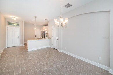 INTERIOR ENTRY/KITCHEN