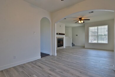 1817 Winding Trail Ln, Alvin, TX 77511 - photo 4