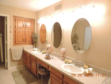 5710 E Gary St 006