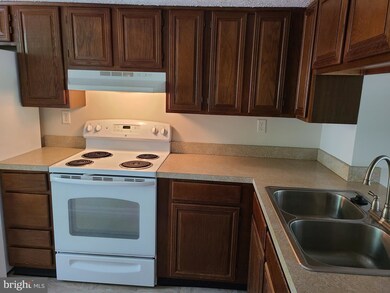 9247 Redbridge Ct, Laurel, MD 20723 - photo 2