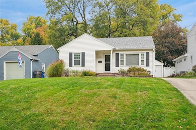 3905 Clinton Ave, Des Moines, IA 50310 - photo 2