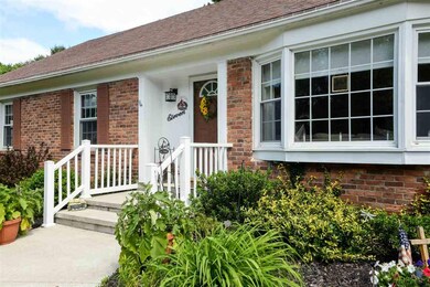 11 Hadel Rd, Schenectady, NY 12302 - photo 2