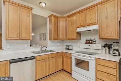 7149 Ladd Cir, Frederick, MD 21703 - photo 6