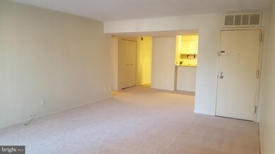 2641 Redcoat Dr unit 139, Alexandria, VA 22303 - photo 2