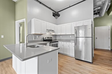 5 Pleasant St unit 504, Worcester, MA 01609 - photo 3