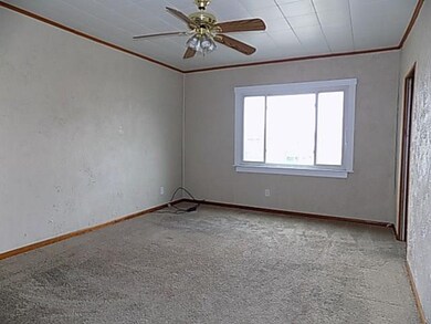 435 Longfellow St, Vandergrift, PA 15690 - photo 5