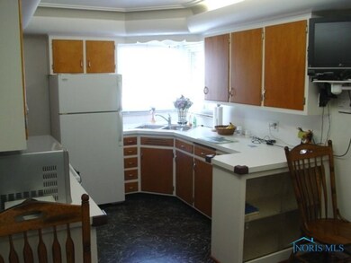 Eat-In Kitchen
