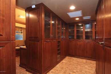 Master Grand Closet!