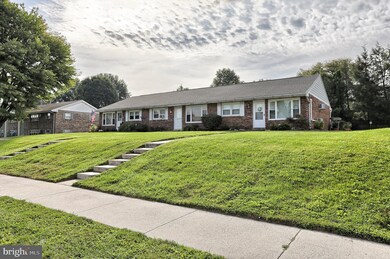 948 E Oak St, Palmyra, PA 17078 - photo 5