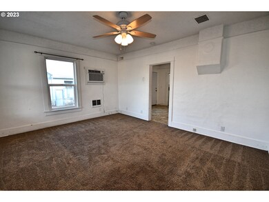 1406 E 9th St, the Dalles, OR 97058 - photo 3