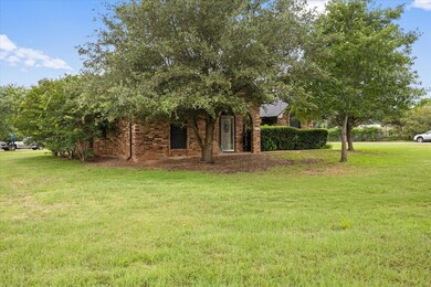 3814 Buena Vista Cir, Granbury, TX 76049 - photo 3