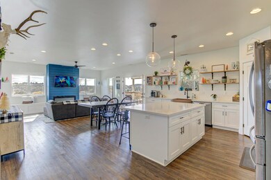 Kitchen/Great Room - 102 N Lookout Pt
