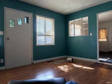 654 N Crescent Dr, Frankfort, IN 46041 - photo 2