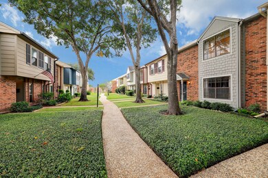 10374 Longmont Dr unit 51, Houston, TX 77042 - photo 2