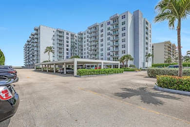 The Patrician unit 5010, Palm Beach, FL 33480 - photo 2