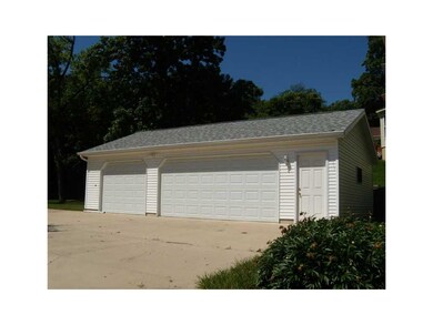 Garage. 22 x 36  3 Car Garage built in 2007