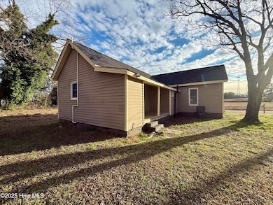 415 Wilson St, Goldsboro, NC 27530 - photo 4