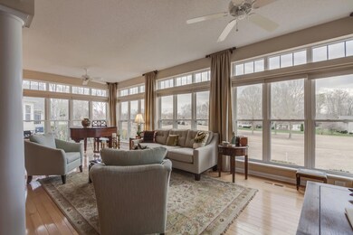 07_OohleenoWay_109_SunRoom01.jpg