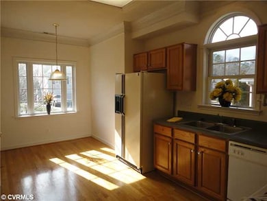 Kitchen - With eat-in area looking out to the fron