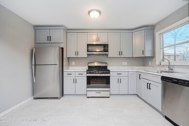 99 Acorn St, Staten Island, NY 10306 - photo 6