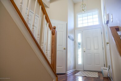 53 Roz Foyer 2
