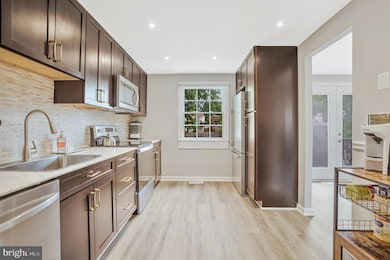 12703 Carlsbad Ct, Herndon, VA 20171 - photo 5