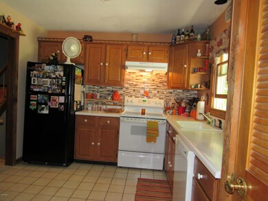 161 Bayberry Dr, Milford, PA 18337 - photo 3