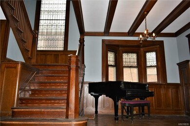 Foyer/Front Staircase