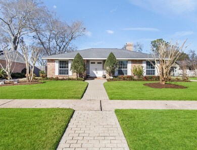 614 W Castle Harbour Dr, Friendswood, TX 77546 - photo 4