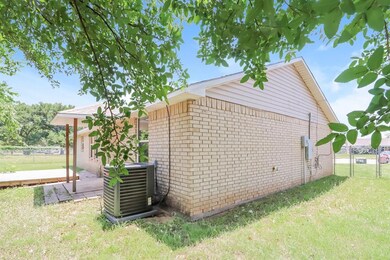 204 Bobbie Ann Ct, Granbury, TX 76049 - photo 5