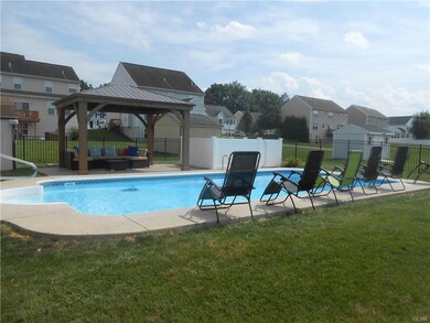 7506 Scenic View Dr, Macungie, PA 18062 - photo 6