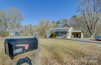 1218 Goodman Rd, Charlotte, NC 28214 - photo 3