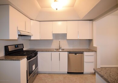 (7) Kitchen