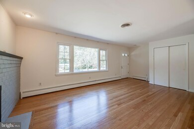 8533 Pineway Dr, Laurel, MD 20723 - photo 5