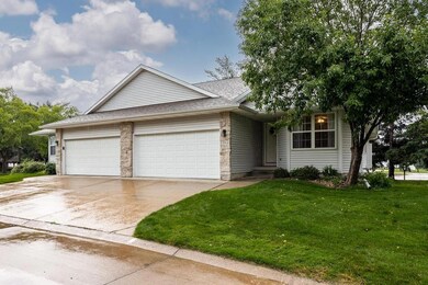 1502 Greens Way Ct NE unit 1502, Cedar Rapids, IA 52402 - photo 4