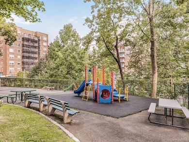 Knolls Crescent unit 6B, Bronx, NY 10463 - photo 5
