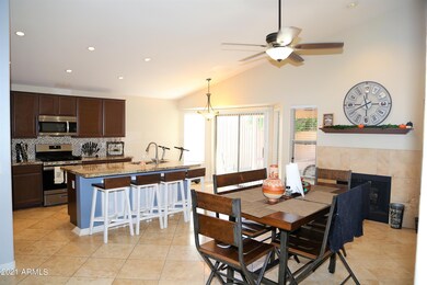 Family Room & Eat-in kitchen Bar
