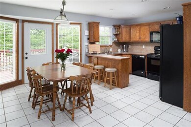 Kitchen - Eat-In Area