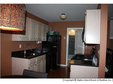 17 Candon Ct, Staten Island, NY 10309 - photo 4