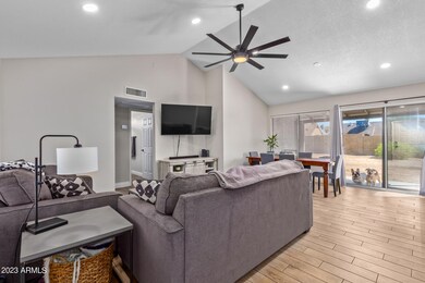 1219 E Wickieup Ln, Phoenix, AZ 85024 - photo 5