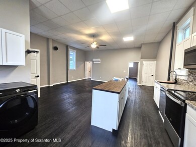 28 1/2 E Columbus Ave unit 1st fl, Pittston, PA 18640 - photo 4